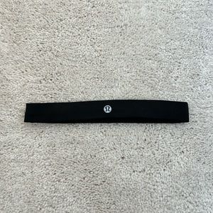 Lululemon Cardio Cross Trainer Headband in Black